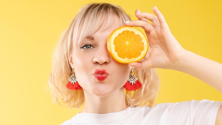 Vitamin C : livsnødvendig vitamin de fleste ikke får nok av .